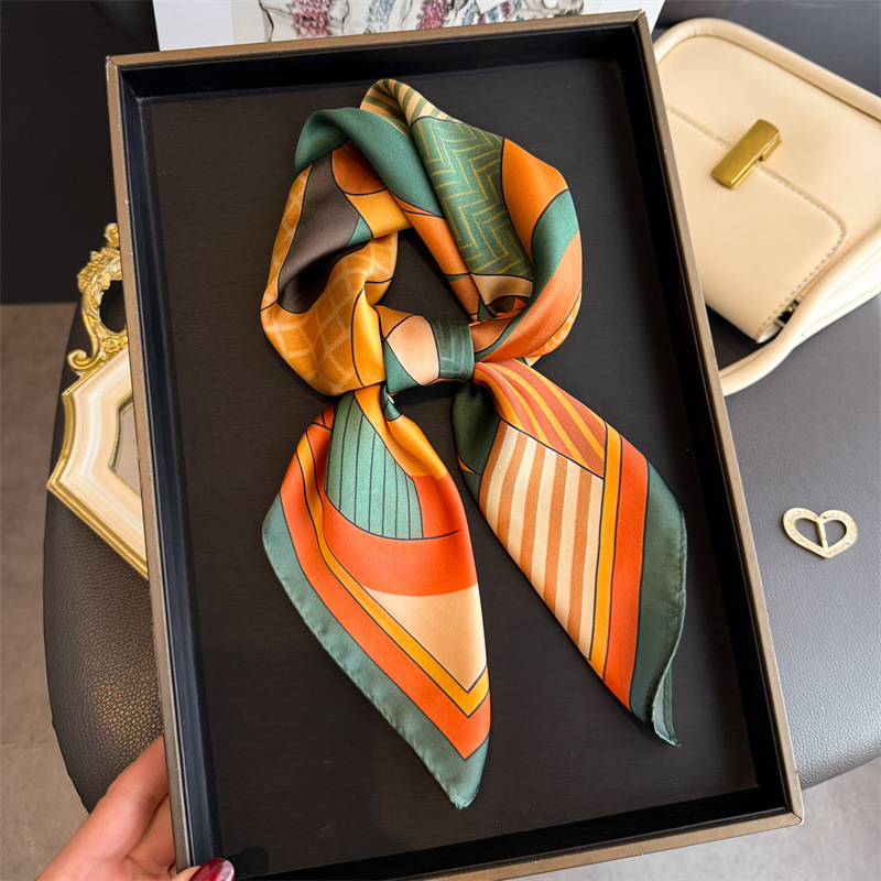 Ascot Neck Scarf - Syal Segi Empat Sutra Motif Geometris